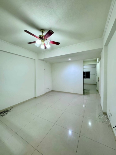 怡安商圈~近北外環~鄰路透天5房~空屋附冷氣.熱水器 - Image 4