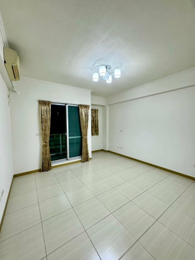 怡安商圈~近北外環~鄰路透天5房~空屋附冷氣.熱水器 - Image 10