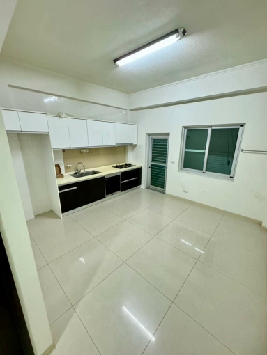 怡安商圈~近北外環~鄰路透天5房~空屋附冷氣.熱水器 - Image 3