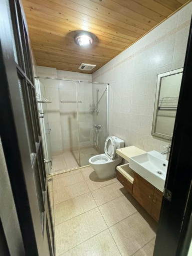 怡安商圈~近北外環~鄰路透天5房~空屋附冷氣.熱水器 - Image 5