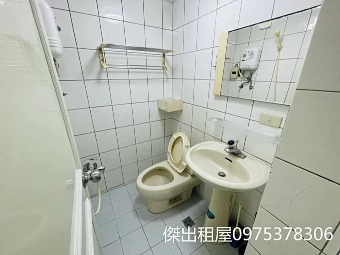 傑出租屋/獨立門牌套房,台水電,有電梯 - Image 3