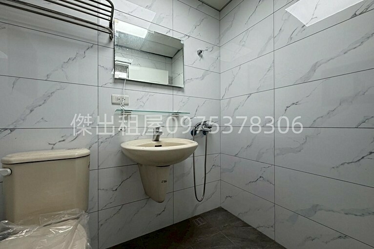 傑出租屋/高城社區,全新透天,可寵物,門前停車(第14張)