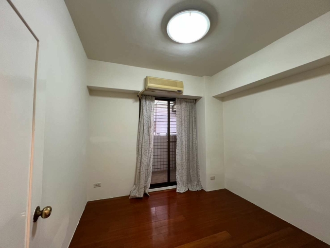 公益商圈寧靜整層住家+車位~室內31坪 - Image 9