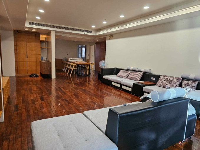 文心秀泰高樓視野4房雙平車，超大露台，空間超大（第1張）