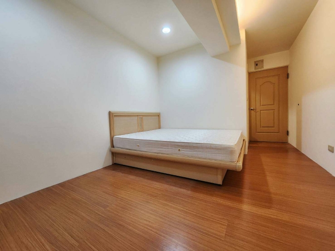 信義區超級蛋黃區、電梯大樓套房出租、限女性(第2張)