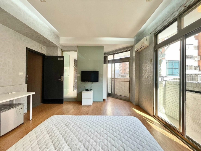限女性入住秋紅谷新光遠百小資套房可租屋輔助 - Image 4
