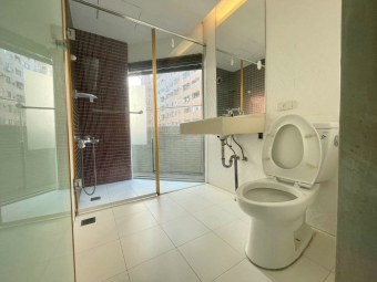 限女性入住秋紅谷新光遠百小資套房可租屋輔助 - Image 24