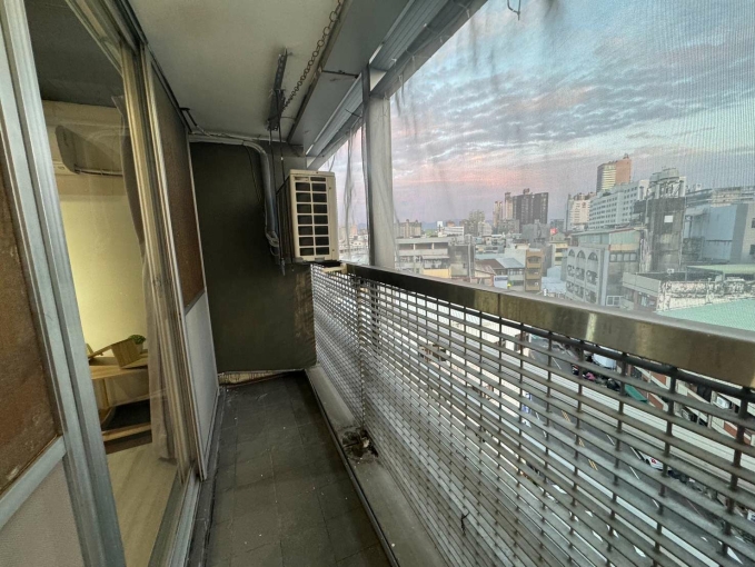 下班後的專屬避風港🌆超大空間電梯套房 附獨立景觀陽台,回家就是一種享受! 💯稀有秒件,超新,全室質感翻新(第5張)