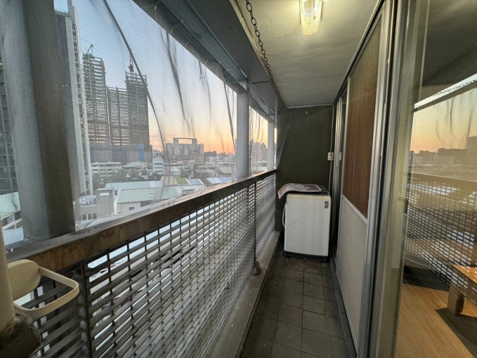 下班後的專屬避風港🌆超大空間電梯套房 附獨立景觀陽台,回家就是一種享受! 💯稀有秒件,超新,全室質感翻新(第3張)