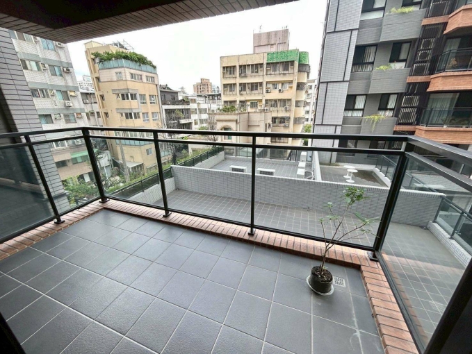 屋主自租輕裝潢/管理規範&松河街高端寓所宜居首選! - Image 1
