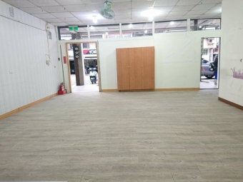近巨蛋馬路旁透天店面（第1張）