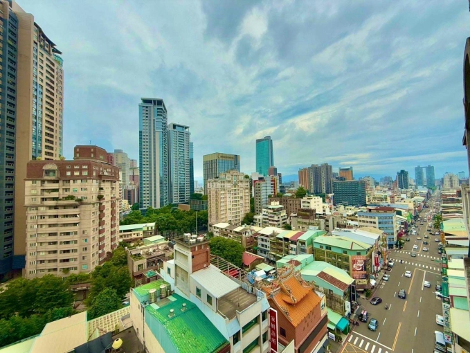 正西區sogo旁‼️大坪數套房💎台水電✅雙租補✅可寵✅子母車（第8張）