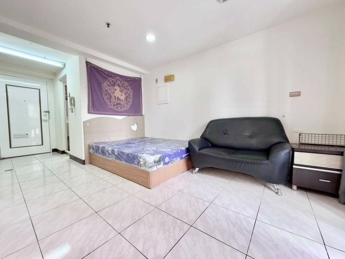 正西區sogo旁‼️大坪數套房💎台水電✅雙租補✅可寵✅子母車（第2張）