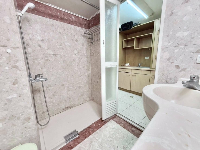 正西區sogo旁‼️大坪數套房💎台水電✅雙租補✅可寵✅子母車（第9張）