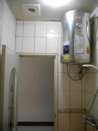 免仲介費 中壢中原至尊社區內電梯3樓新網路大套房出租 只另付電費（第5張）