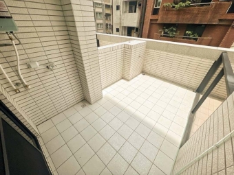 首月優惠半個月💖等你來秒殺真秒殺露台戶雙層冰箱可租房屋補助整棟新蓋採光通風秒殺一中商圈全配陽台獨洗曬電梯套房（第9張）