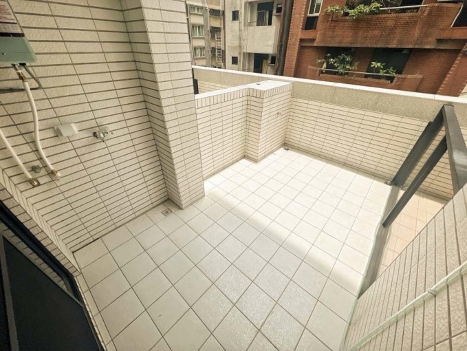 首月優惠半個月💖等你來秒殺真秒殺露台戶雙層冰箱可租房屋補助整棟新蓋採光通風秒殺一中商圈全配陽台獨洗曬電梯套房（第9張）