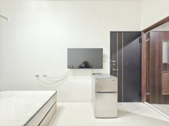 首月優惠半個月💖等你來秒殺真秒殺露台戶雙層冰箱可租房屋補助整棟新蓋採光通風秒殺一中商圈全配陽台獨洗曬電梯套房（第3張）