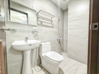 首月優惠半個月💖等你來秒殺真秒殺露台戶雙層冰箱可租房屋補助整棟新蓋採光通風秒殺一中商圈全配陽台獨洗曬電梯套房（第8張）