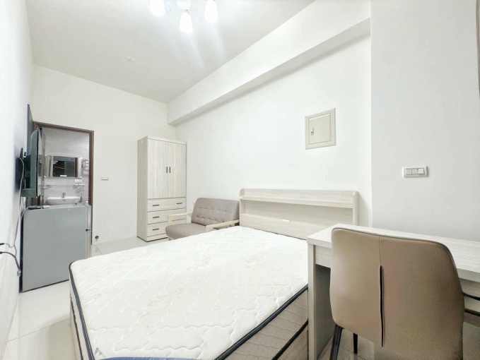 首月優惠半個月💖等你來秒殺真秒殺露台戶雙層冰箱可租房屋補助整棟新蓋採光通風秒殺一中商圈全配陽台獨洗曬電梯套房（第4張）