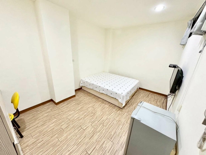 🧡請加賴🧡電梯美屋🧡租屋補助🧡機車位🧡代收包裹🧡小資族首選🧡（第1張）