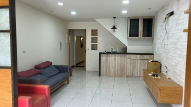 【租-潭子店面】附裝潢，台中優質首選｜文青風1F質感空間｜適合咖啡、工作室、美學業（第1張）