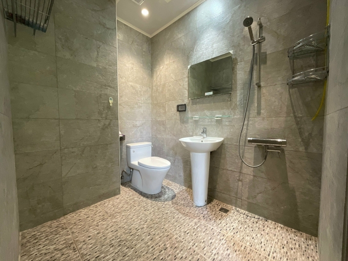 【苓雅區｜市政府/文化中心】電梯透天 / 55吋4K聯網 / 恆溫衛浴（第3張）