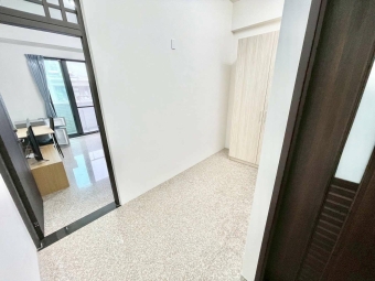 🔥進門更衣間🔥一房一廳🔥西區可租補包水🔥近忠信國小 - Image 16