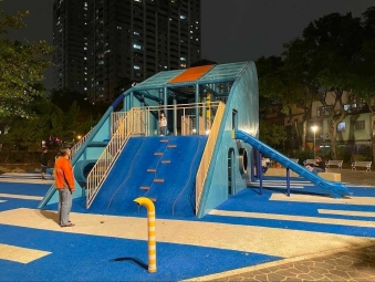 一樓進市場很方便，附近有公園停車場。（第1張）