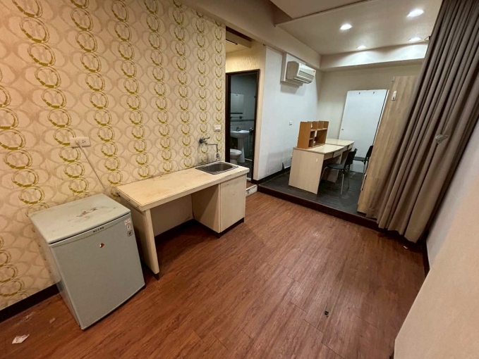 複製-★捷運中山國小,陽台,收垃圾,電梯,租補★ - Image 3