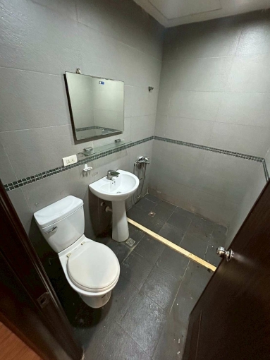 複製-★捷運中山國小,陽台,收垃圾,電梯,租補★ - Image 7