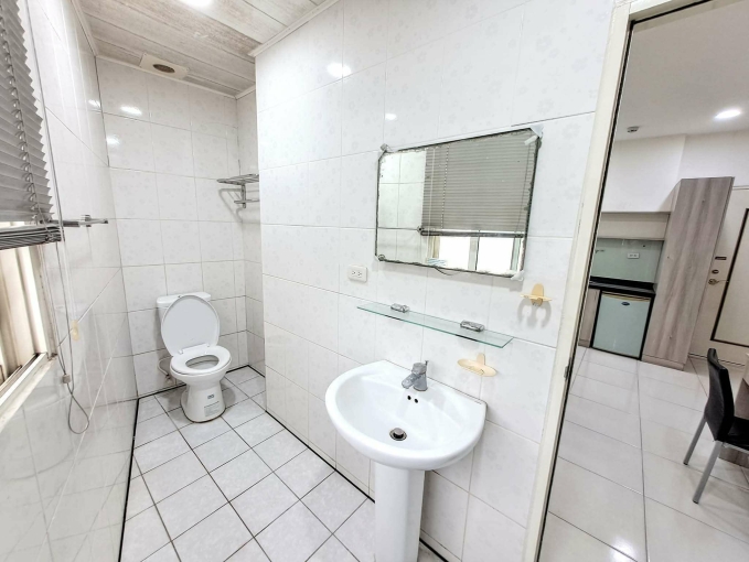 可租補*類一房一廳*流理台*陽台*衛浴開窗*室內機車位*子母車（第12張）