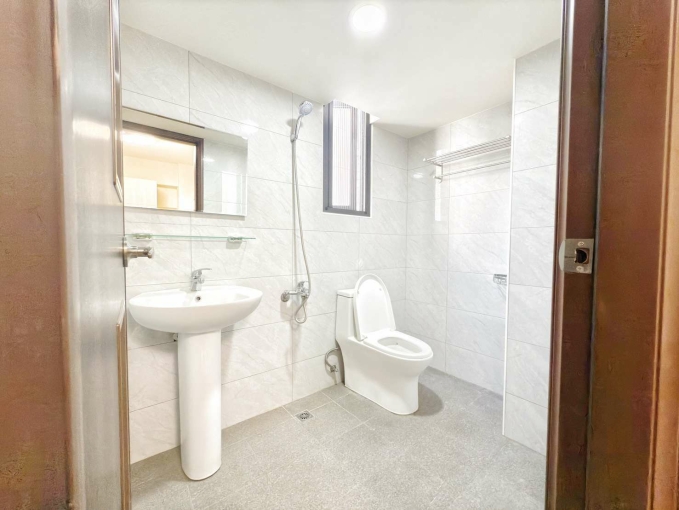 北區衛浴開窗採光通風曉明女中整棟新蓋可租補多間可選陽台獨洗曬流理台雙層冰箱變頻冷氣電梯套房（第7張）