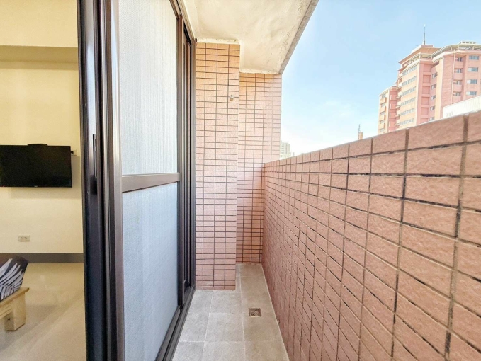 東區採光通風可租補嚴選房客全新整理未住傢俱電滿配自助洗陽台獨曬系統櫃收納多間可選電梯套房（第7張）