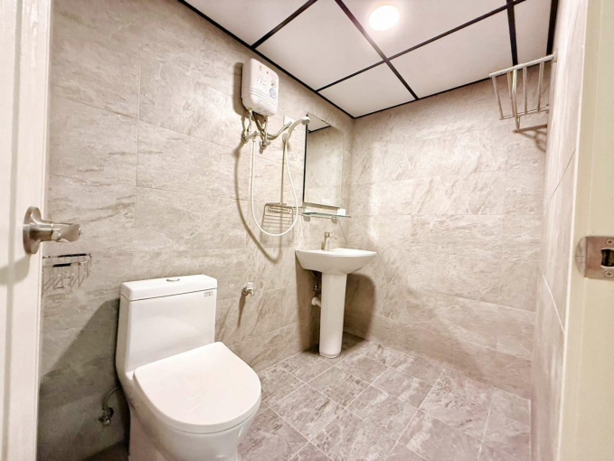 東區採光通風可租補嚴選房客全新整理未住傢俱電滿配自助洗陽台獨曬系統櫃收納多間可選電梯套房（第6張）