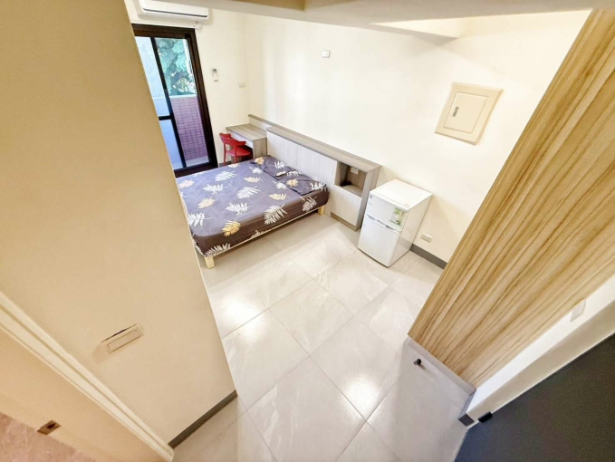 東區採光通風可租補嚴選房客全新整理未住傢俱電滿配自助洗陽台獨曬系統櫃收納多間可選電梯套房（第3張）