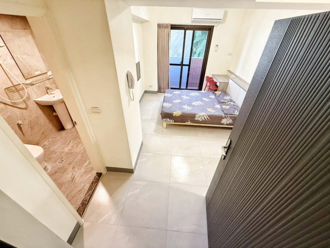 東區採光通風可租補嚴選房客全新整理未住傢俱電滿配自助洗陽台獨曬系統櫃收納多間可選電梯套房（第2張）