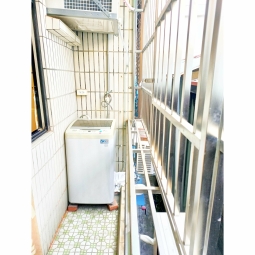 台中公園三民路站牌前，一層一戶，限女性，獨洗曬套房（第4張）