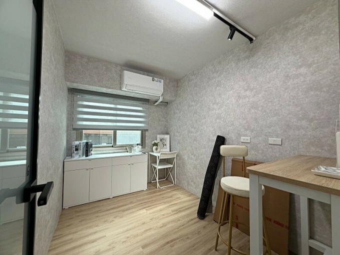 微風廣場黃金門牌辦公室/電梯管理/代收包裹（第1張）