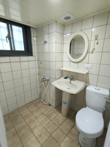 橘子🍊近親親戲院可租補🍊台水電大套房🍊管理員子母車 - Image 5