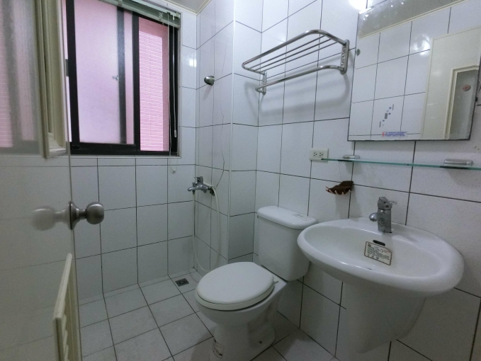 中台科大❤室內機車位✔可租補（第7張）