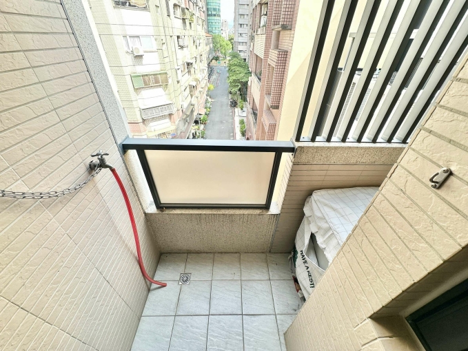精誠路❤租補✔室內機車位(第10張)