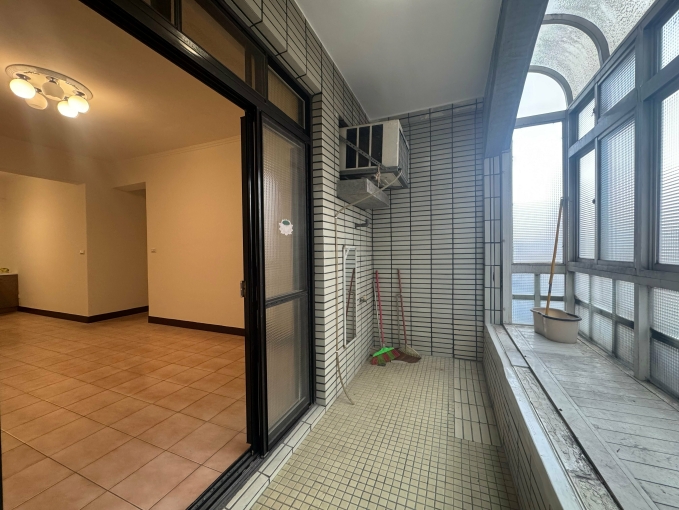 台貿一村💯全新裝修三房兩衛✅可寵採光通風機能極佳 - Image 3