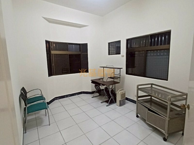 兆基社會住宅🏠⛳️~深坑鬧區~稀有乾淨一樓三房~⛳️（第5張）