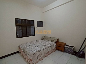 兆基社會住宅🏠⛳️~深坑鬧區~稀有乾淨一樓三房~⛳️（第4張）