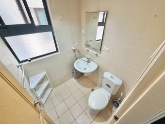 🌳漂亮白色建築💖電梯🏠大間✨陽台獨洗✔️需季繳💖（第5張）