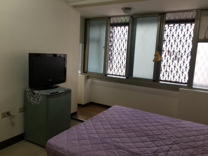 Sogo海華天晟工業區警衛採光大套房 自租免仲無補 - Image 2