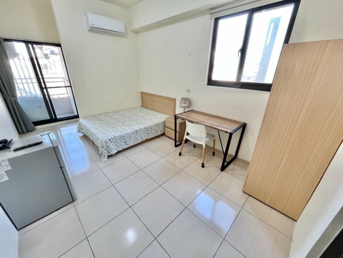 近中國醫⭐獨洗陽台⭐質感裝潢⭐乾淨明亮 - Image 1