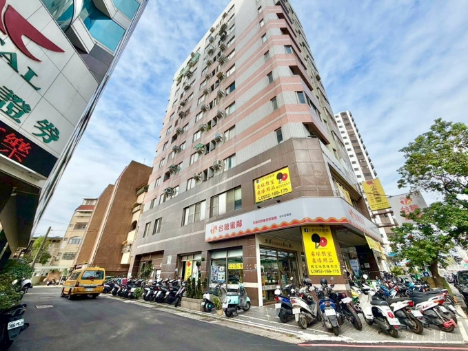 西區近精誠路中美街忠明南路採光佳陽台電梯美套房~租屋最謹慎（第7張）