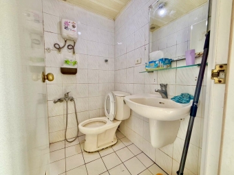 西區近精誠路中美街忠明南路採光佳陽台電梯美套房~租屋最謹慎（第4張）